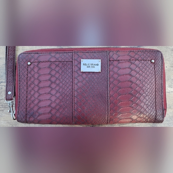Relic Brand Red Snake Print Wallet - Picture 2 of 4